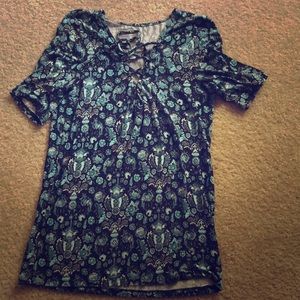 Elbow length shirt with flowers